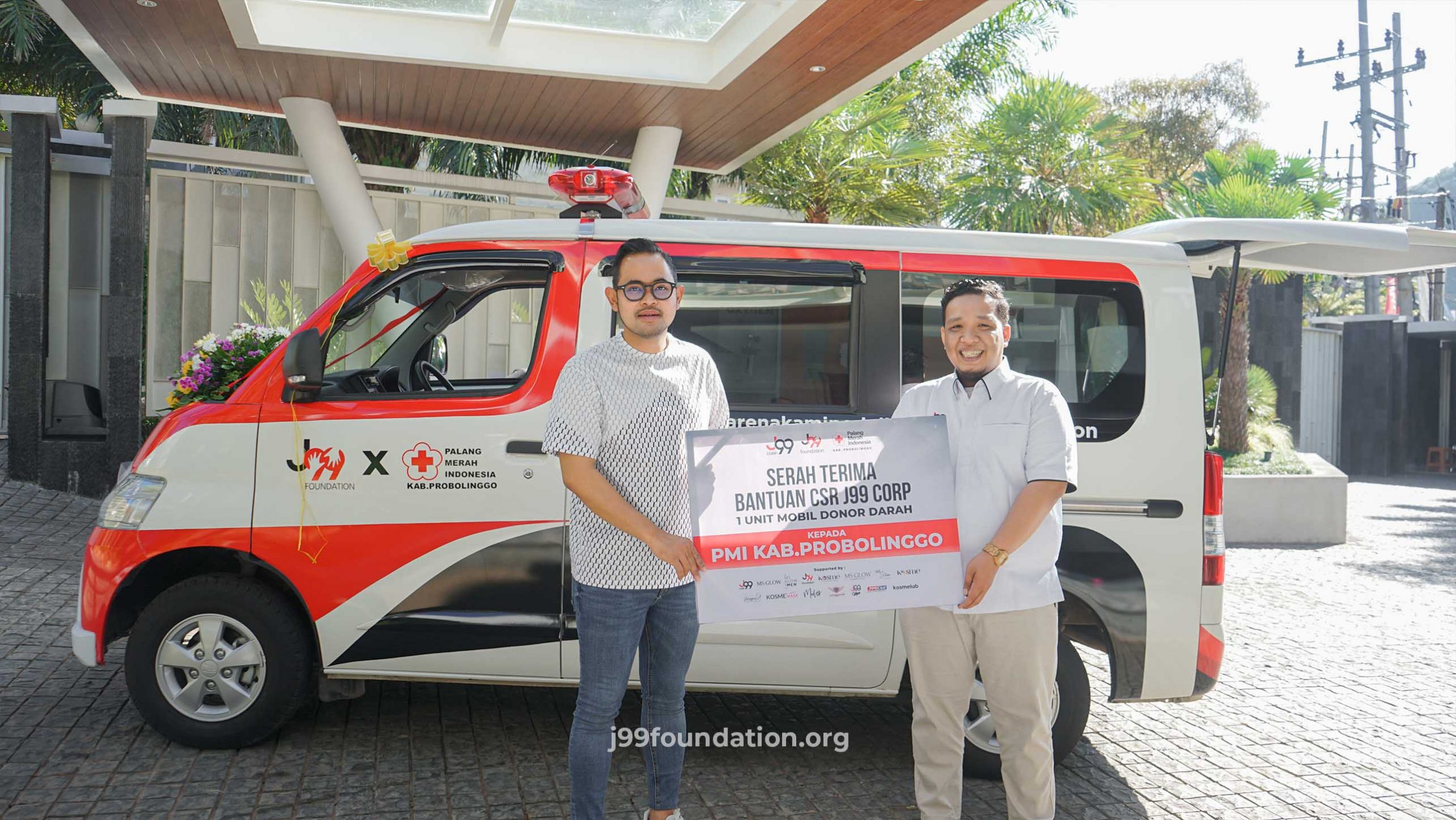 J99 Corp Serahkan 1 Unit Mobil Donor Darah ke PMI Kabupaten Probolinggo